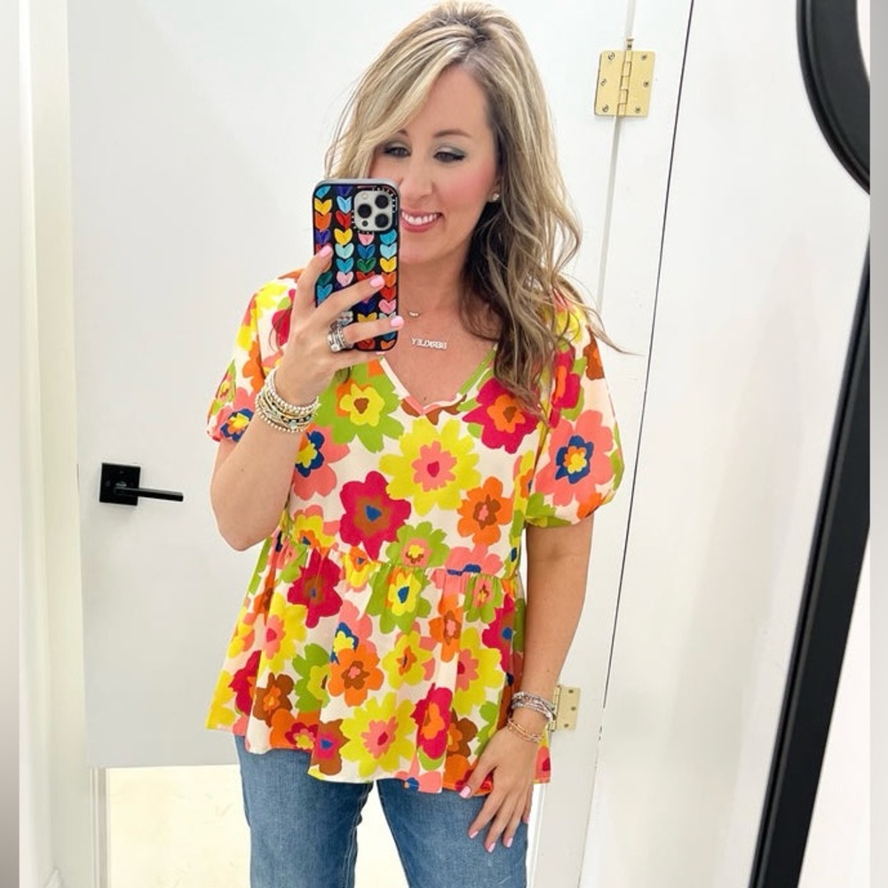 LAST ONE SALE✨NEW✨Mellow Yellow Floral Blouse!